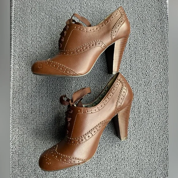 American Eagle wingtip Oxford vintage inspired heels, 6 - Picture 2 of 6